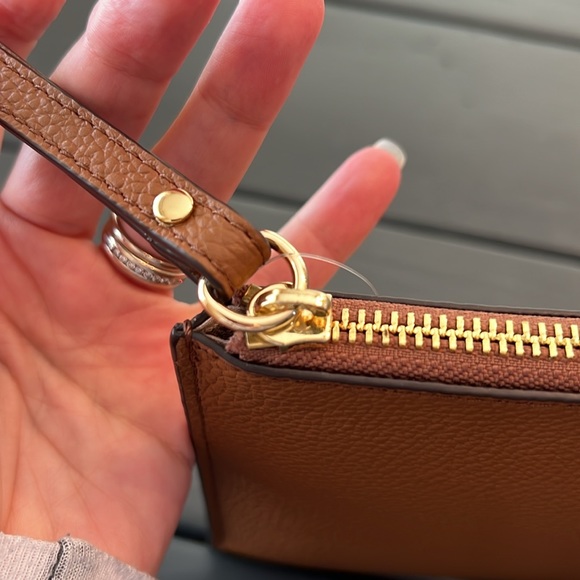 NWT Michael Kors Zip Clutch Wristlet - Picture 12 of 13